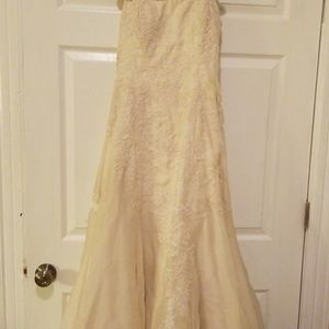 Ivory wedding dress